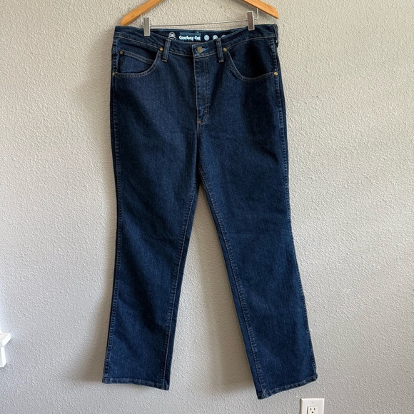 Wrangler Premium Performance Cowboy Cut Slim Fit Jeans Size 36 EUC - Picture 1 of 5